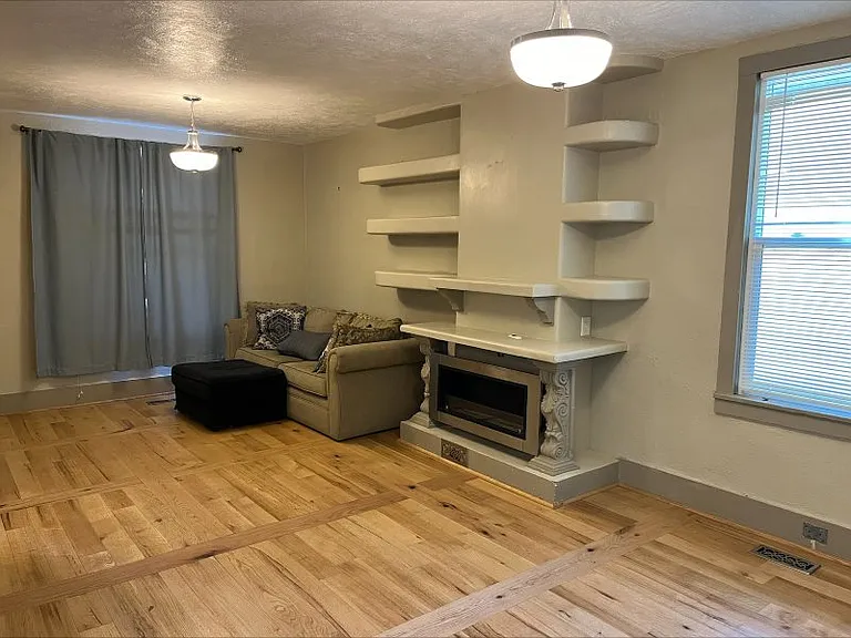 515 Bellevue Pl — Photo 6