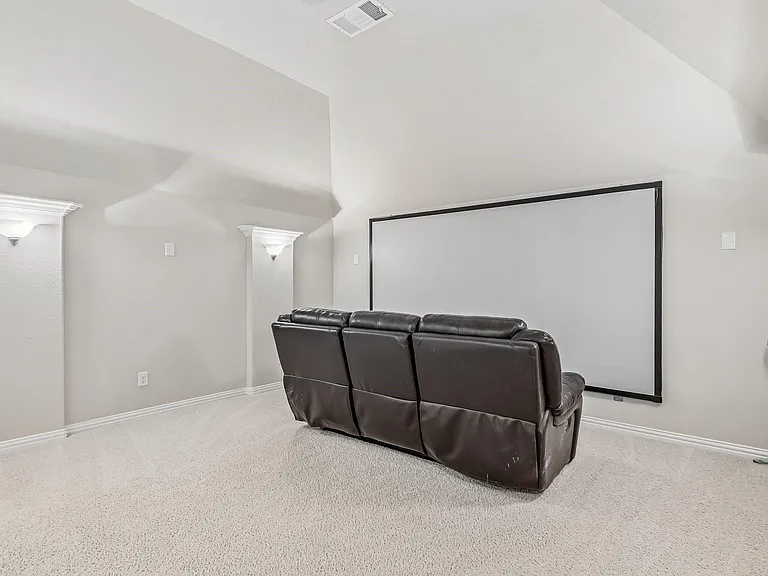 1828 Houghton Dr — Photo 2