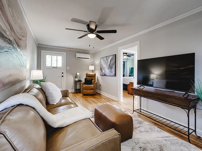 418 E 15th St #1 — Photo 7