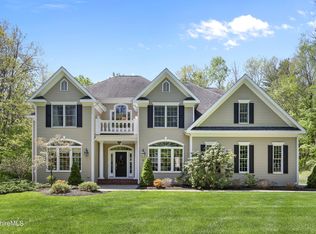 10 Eastbrook Ln, Pittsfield, MA 01201