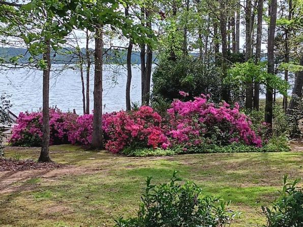 31 Summerset Bay Dr, Cross Hill, SC 29332