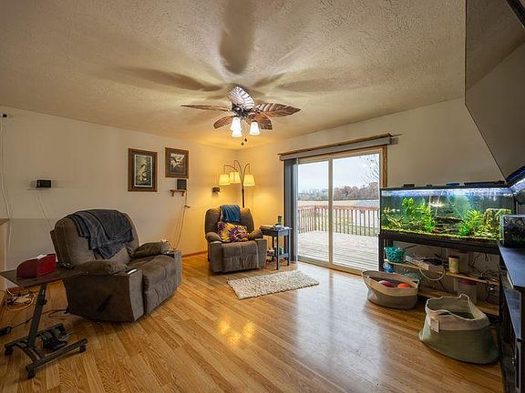 3rd image of 1355 Onyx Way NE