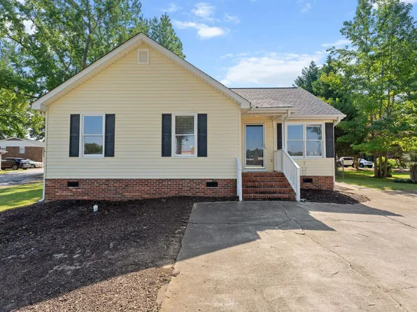 302 Valley View Rd, Fountain Inn, SC 29644