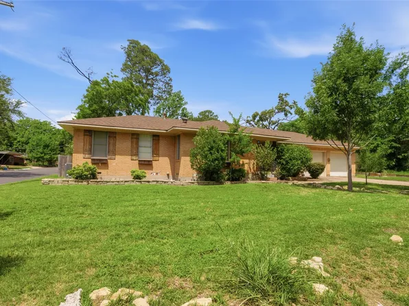 2703 Robinwood Ln, Denton, TX 76209