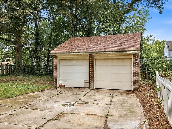 42nd image of 2318 Selma Ave