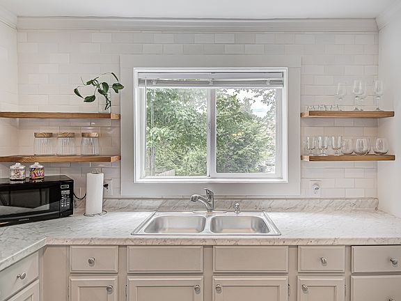 4th image of 310 Murray St #1