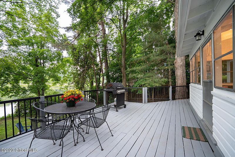4th image of 1278 Burden Lake Road