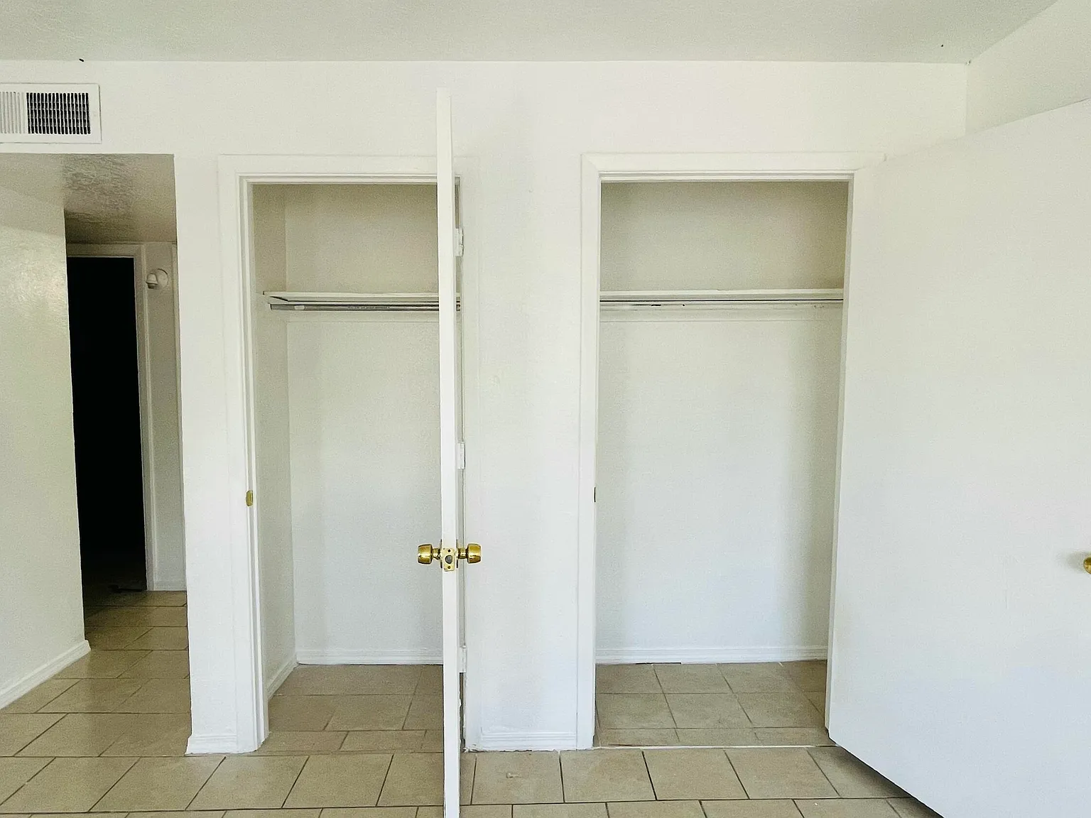 2 bed, 1.0 bath, 735 sqft, $1,074 — Photo 3