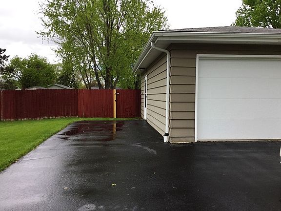 2nd image of 1506 Juniper Ln