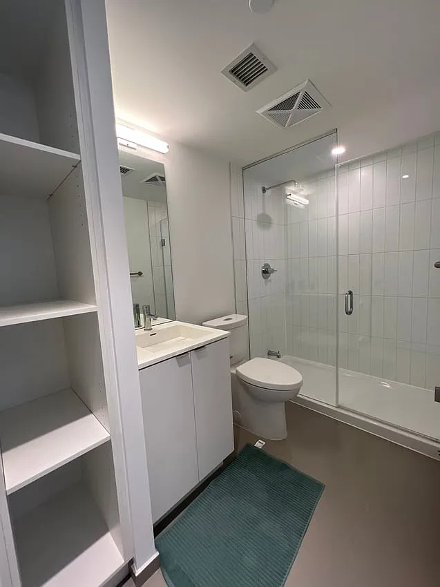 Master Room - Dunfield Ave & Eglinton Ave E — Photo 4