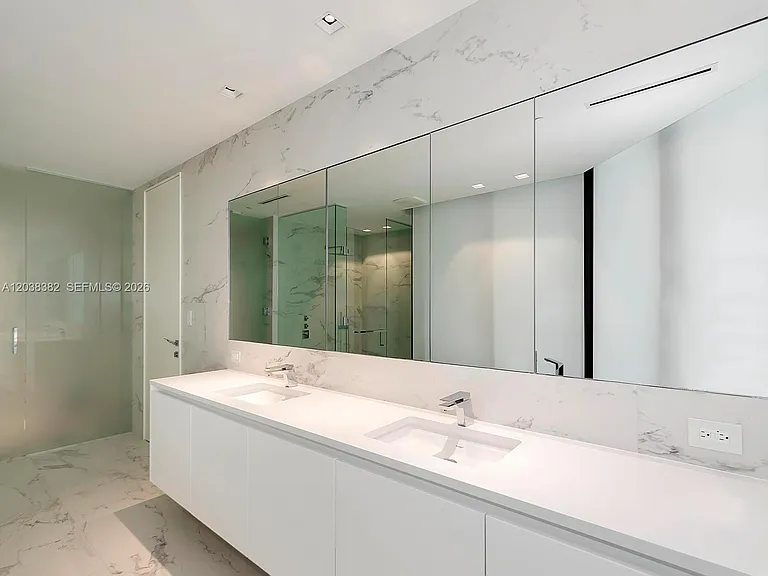1000 Biscayne Blvd #2002 — Photo 28