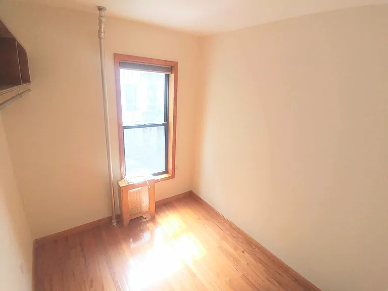 58 Henry St #6 — Photo 5