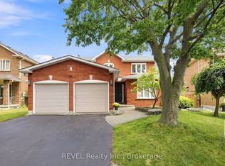 28 Falstaff Cres, Whitby, ON L1R 1W3