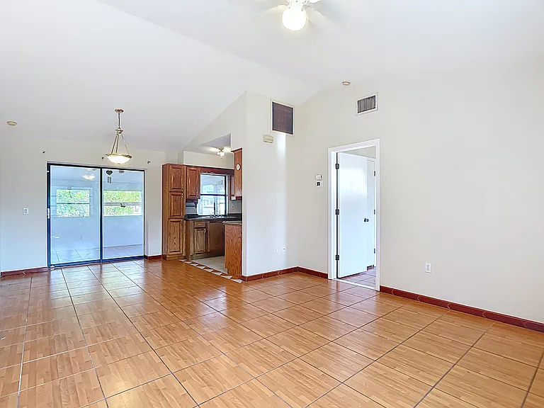 4428 Aladdin Ave — Photo 5