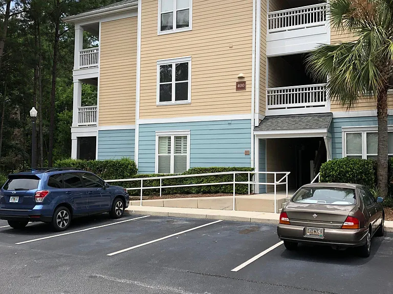 400 Bucksley Ln #201 — Photo 1