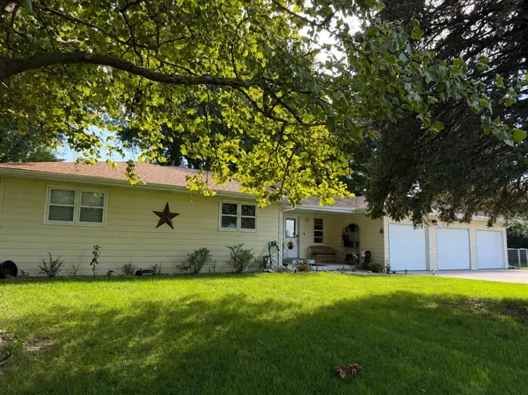 201 Sherwood Rd, Norfolk, NE 68701