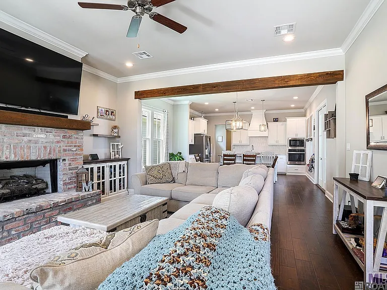 1199 Haymarket St — Photo 3