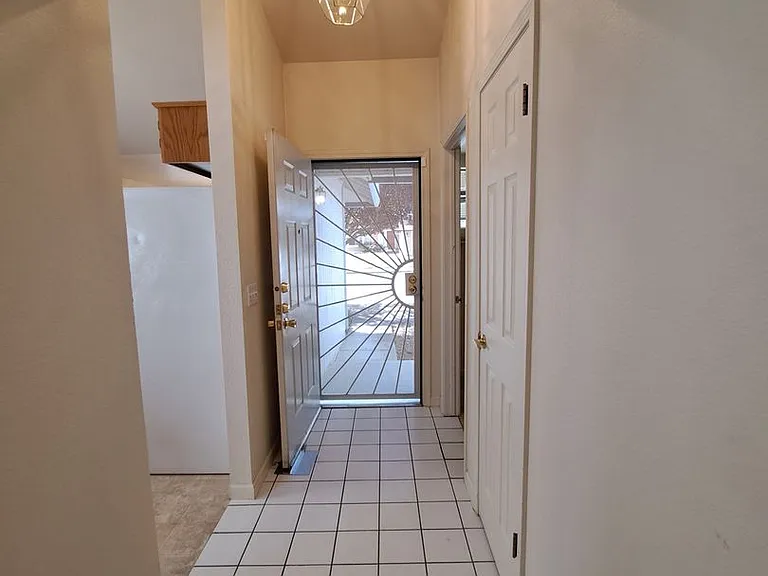 801 Capistrano Dr — Photo 5