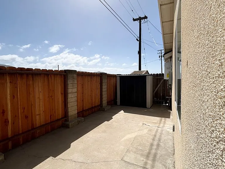 1636 W Pine Ave — Photo 11