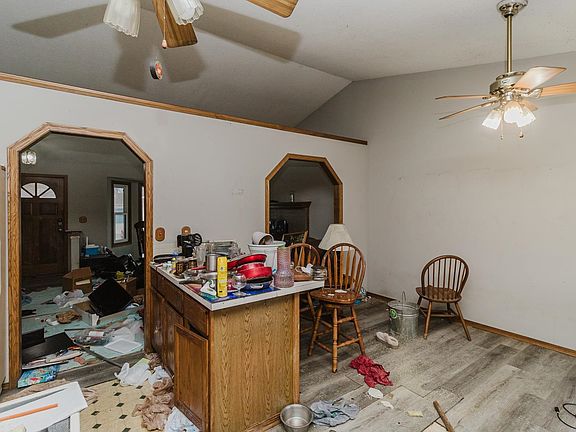 4th image of 523 W Maywood St