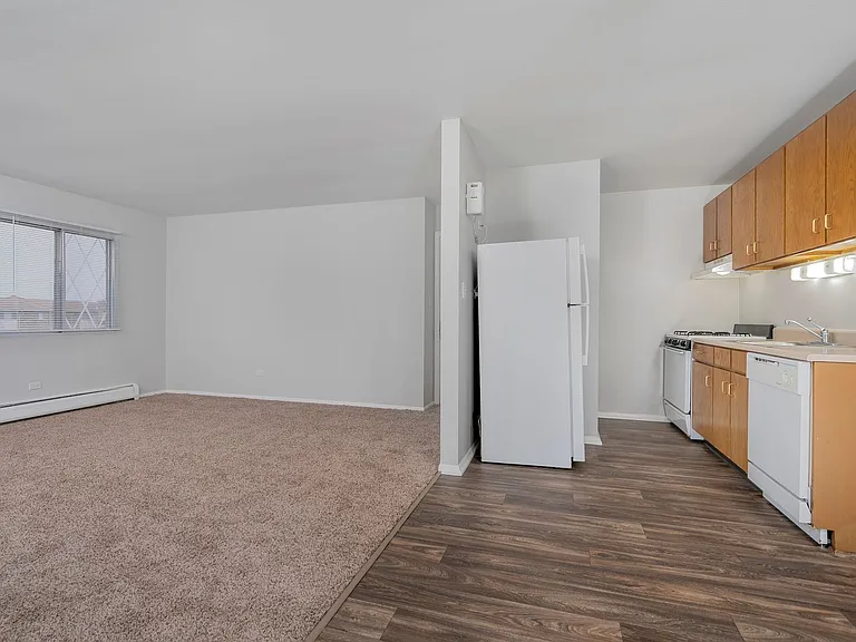 Hoffman Hills Apartments — Photo 34