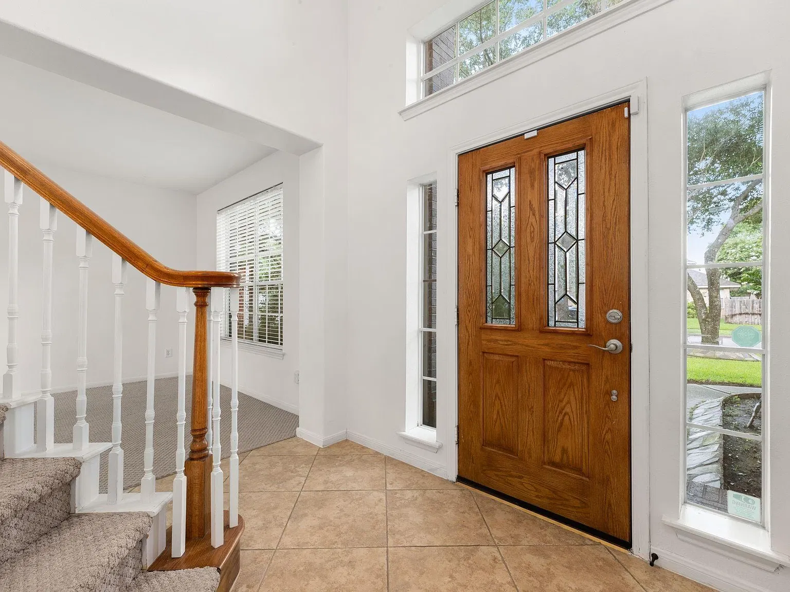 3 bed, 2.5 bath, 2413 sqft, $2,300 — Photo 4