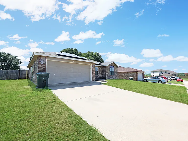 1123 Marlee Cir — Photo 2