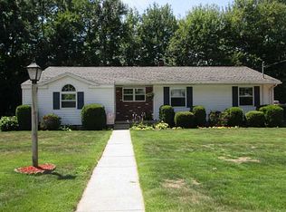 9 Hickory Ln, Lincoln, RI 02865