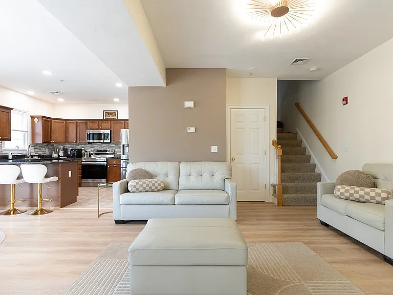 6 Knotts St #2 — Photo 3