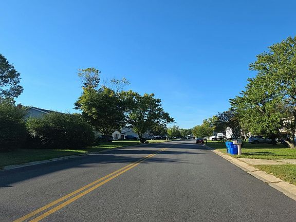 4th image of 722 University Dr