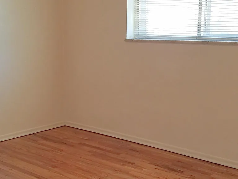 2103 Bartlett St — Photo 9