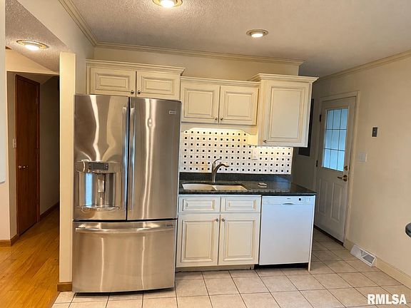 4th image of 3034 S Fillmore St #1