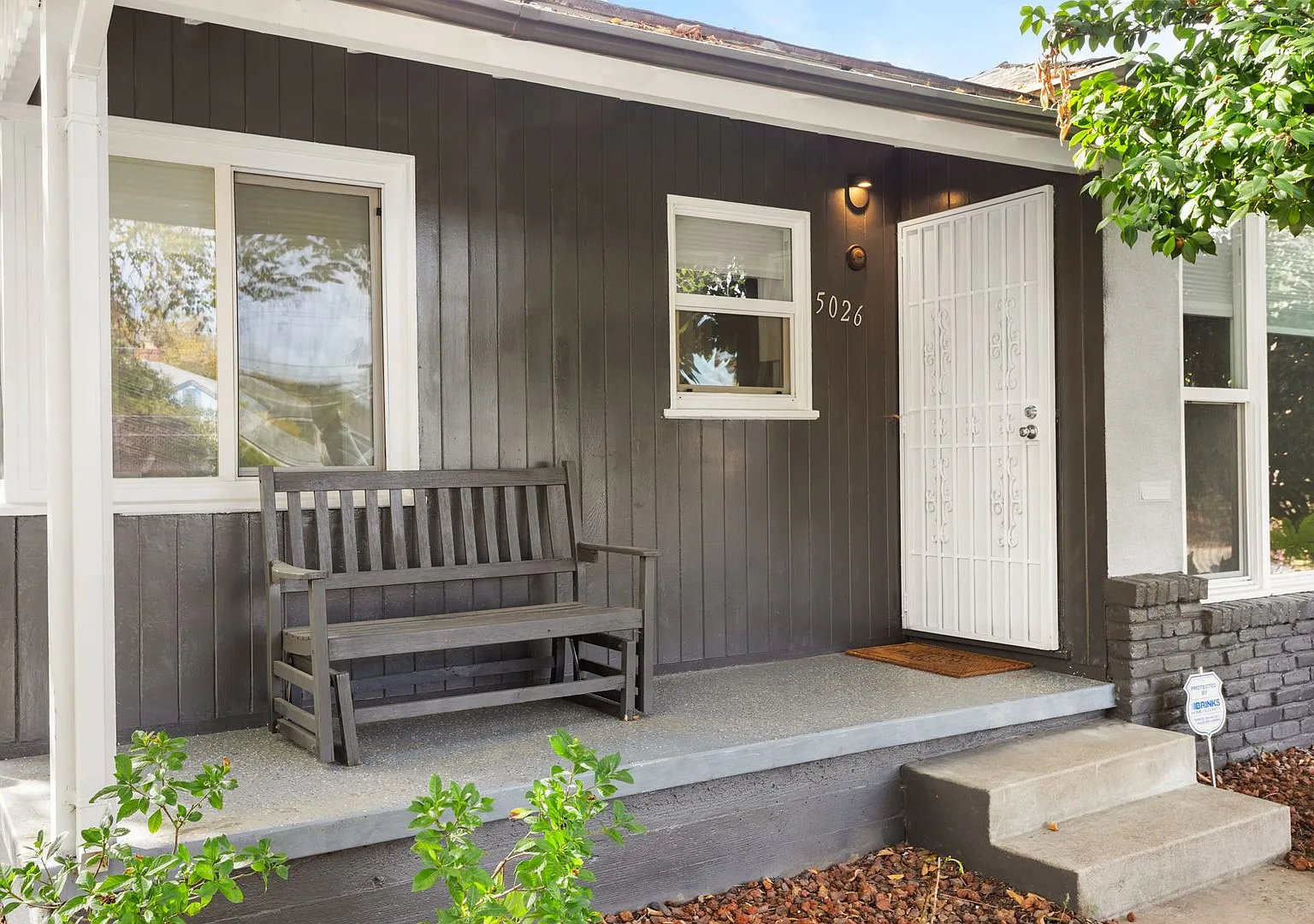 Heart of Sacramento ~~Duplex for RENT! — Photo 3