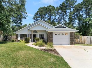 911 Canyon Ct, Hinesville, GA 31313