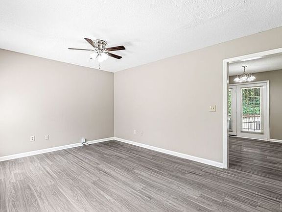 4th image of 1807 Cody Ave