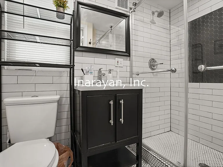 245 Orange Pl — Photo 8