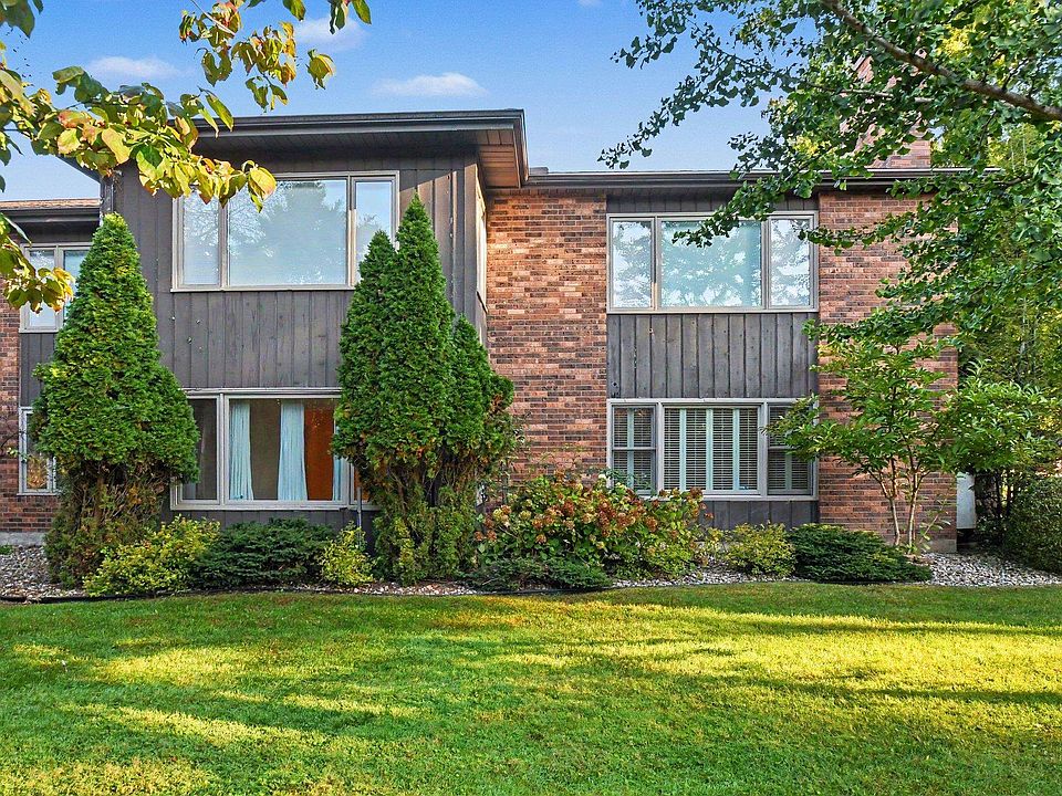 1st image of 732 Riverside Ct