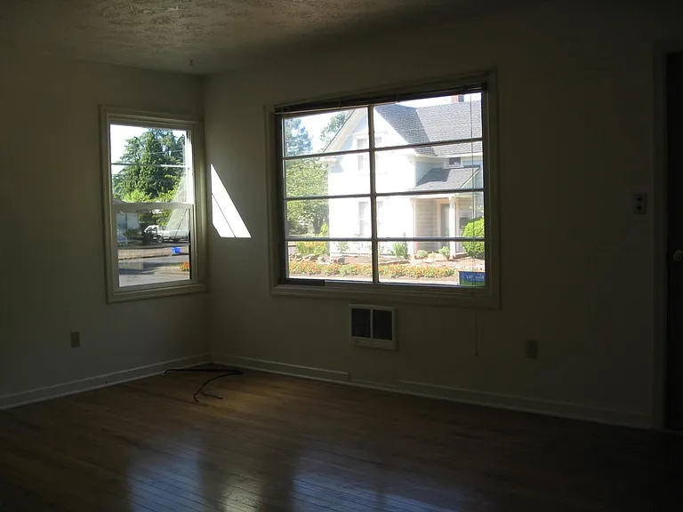 1352 NW Taylor Ave #1 — Photo 4