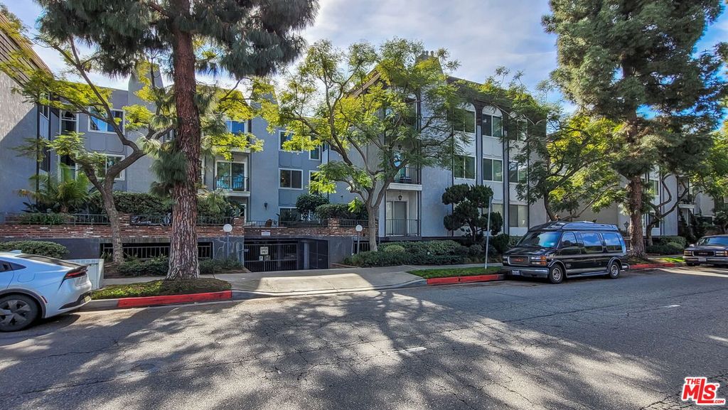 5870 Green Valley Cir Unit 115, Culver City, CA - View 4