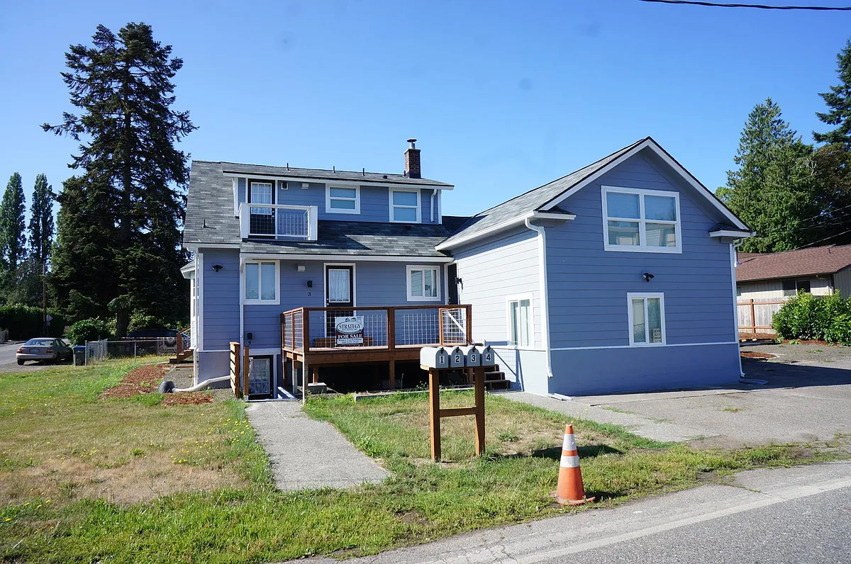Building Photo - 2461 Snyder Ave #4