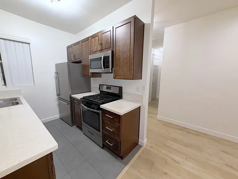 2345 Lincoln Park — Photo 24
