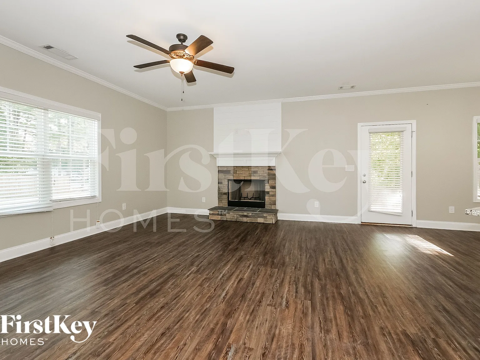4 bed, 2.5 bath, 2000 sqft, $2,330 — Photo 4