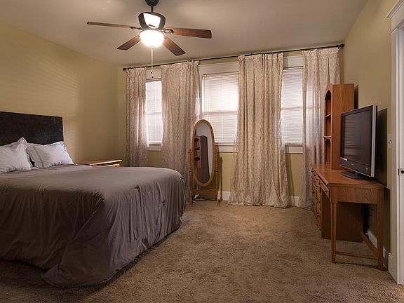 Downstairs Master Bedroom (furniture can be removed)