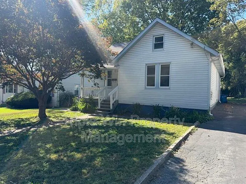 2 bed, 1.0 bath, 1019 sqft, $1,280 — Photo 2