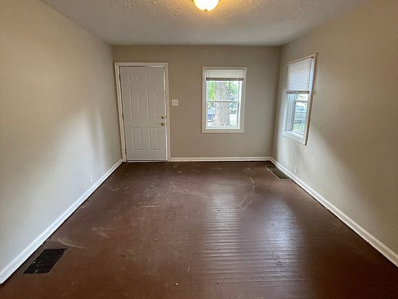 2nd image of 3915 Hillside Ave