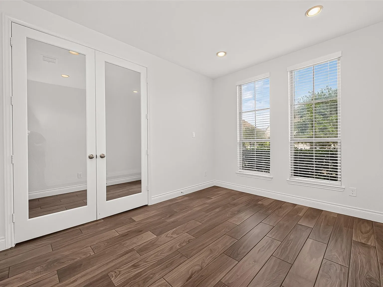 4 bed, 3849 sqft, $4,150 — Photo 3