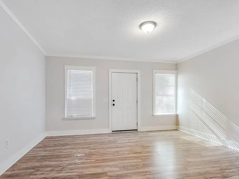 508 E Liberty St — Photo 3