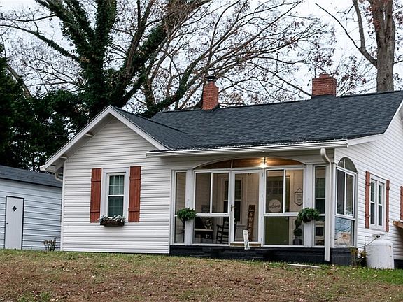 3rd image of 118 W End Dr