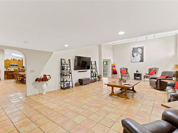 5th image of 241 Chenoweth Dr