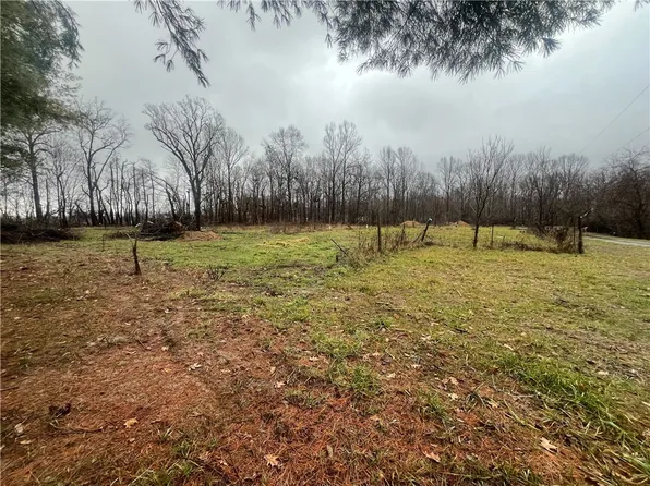 N Lake View Dr, Dennison, IL 62423